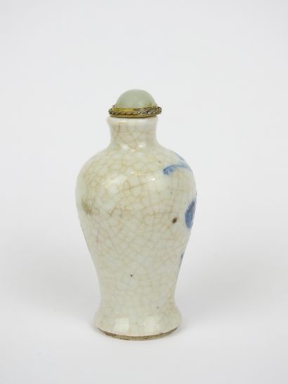 CHINA - Circa 1900
Blue-white porcelain snuff...