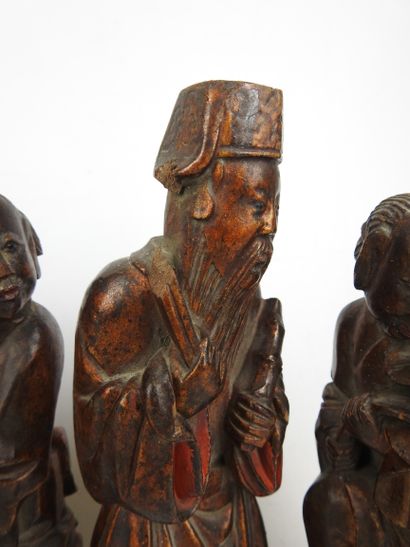 CHINE ou VIETNAM: Neuf statuettes en bois...