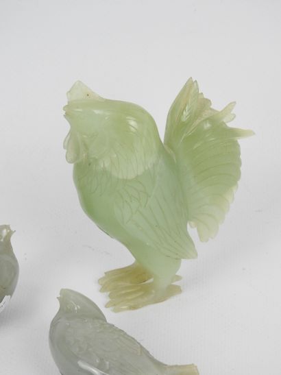 CHINE : un coq et deux oiseaux en jade. H.6.5...