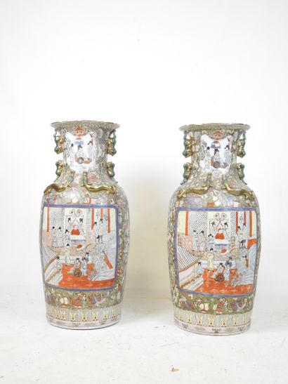 CHINA, Canton: Pair of large baluster-shaped...