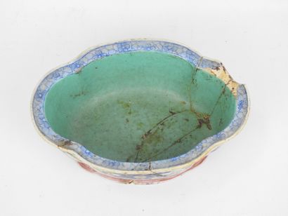 CHINE : coupe ovale en porcelaine à décor...