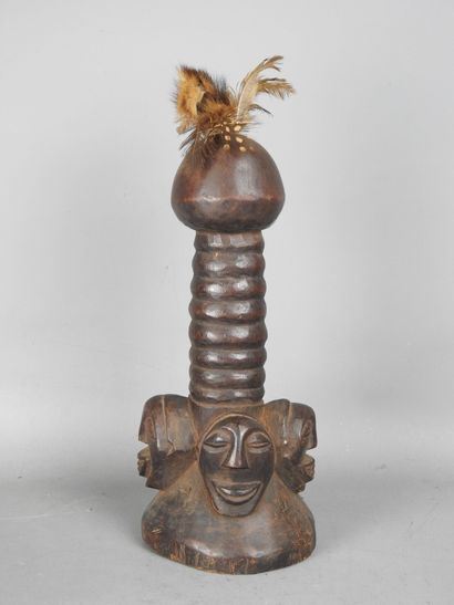 SONGYE, République Démocratique du Congo.
Bois...
