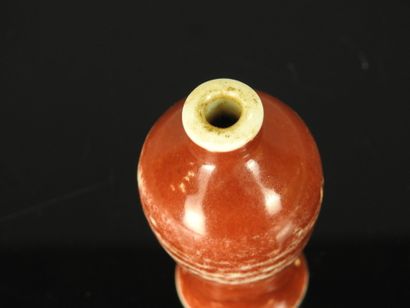 CHINA - 19th century
Baluster-shaped snuff...