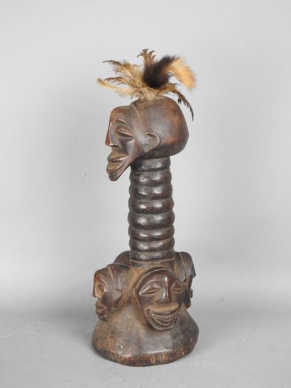 SONGYE, République Démocratique du Congo.
Bois...