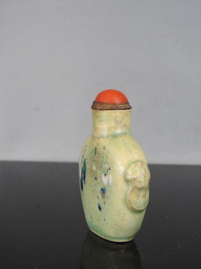 CHINA - Circa 1900
Flat-shaped snuff bottle...