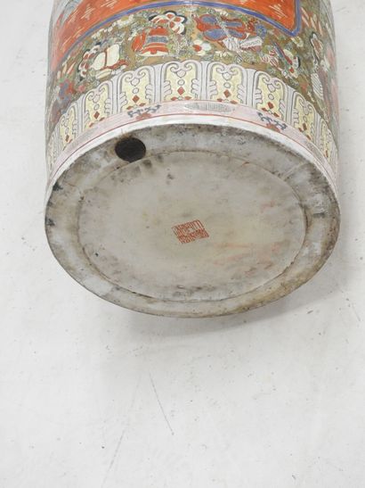 CHINA, Canton: Pair of large baluster-shaped...