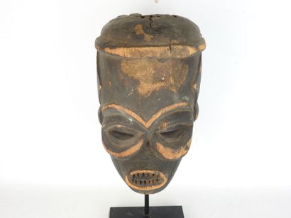 IBIBIO, Nigeria
Wood, dark patina
Dance mask...