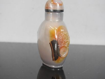 CHINE - XXe siècle
Flacon tabatière en agate...