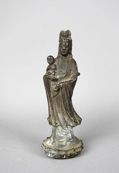 CHINE : Déesse Guanyin. Sujet en bronze à...