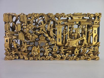 CHINE, XXe.
Panneau en bois richement sculpté...