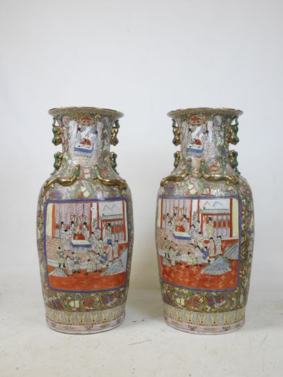CHINA, Canton: Pair of large baluster-shaped...