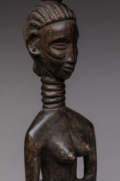 DAN, Ivory Coast.
Hardwood, dark brown patina.
Standing...