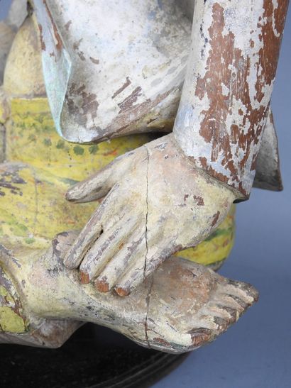 INDE: Statue de danseur en bois polychrome...