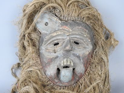 MALAOUI : 
Very old polychrome wooden mask...