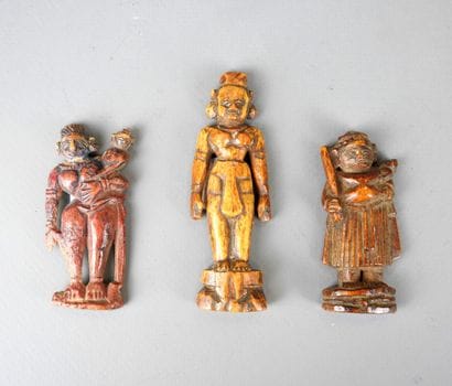 INDE : Trois sujets représentant des divinités...