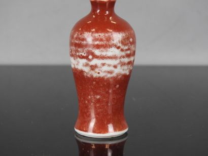 CHINA - 19th century
Baluster-shaped snuff...
