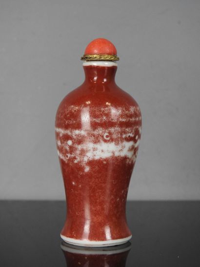 CHINA - 19th century
Baluster-shaped snuff...