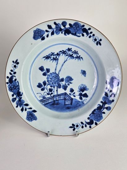 CHINE, XVIIIe.
Série de deux assiettes creuses...
