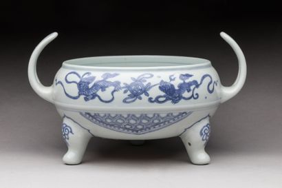 CHINA: Tripod perfume burner with two handles...