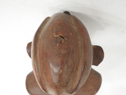 YAKA / SUKU, DR Congo: Statue of a standing...