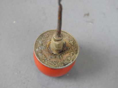 CHINE - XXe siècle
Flacon tabatière en ambre....