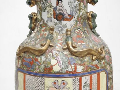 CHINA, Canton: Pair of large baluster-shaped...