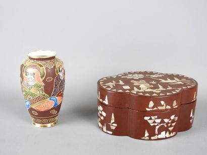 CHINE : Boîte de forme quadrilobée en bois...