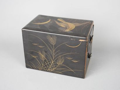 PETITE BOITE de forme rectangulaire en pierre...