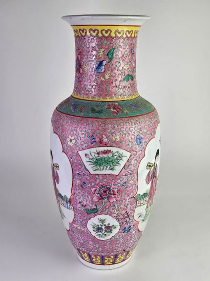 CHINE, XXe.
Vase balustre en porcelaine et...