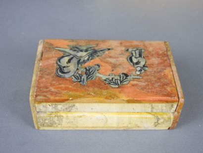 PETITE BOITE de forme rectangulaire en pierre...