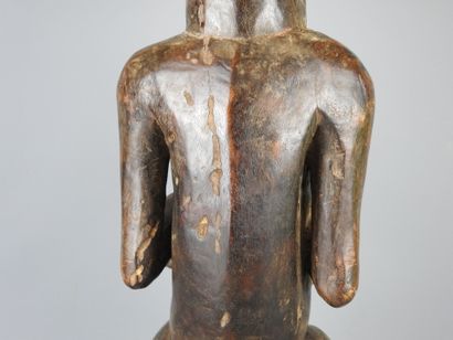 KUYU, RDC: Statue représentant un personnage...