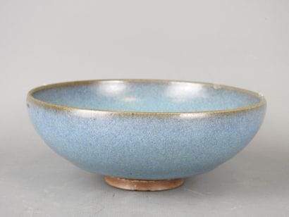 CHINE : Coupe en grès bleu, coulure sang...