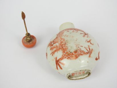 CHINA - Circa 1900
Porcelain baluster-shaped...