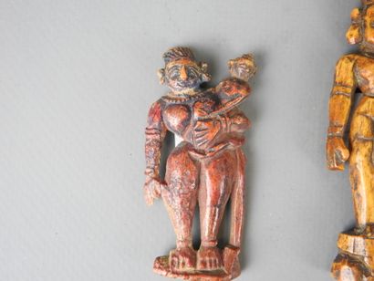 INDE : Trois sujets représentant des divinités...