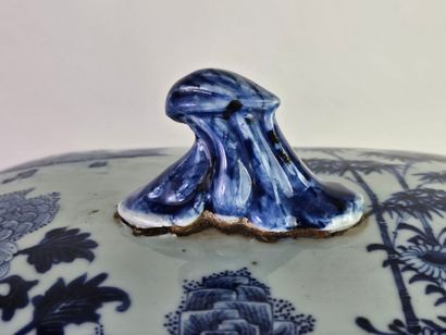 CHINE, XVIIIe.
Soupière octogonale et son...