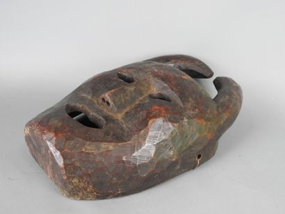 NEPAL, Moyenne colline: Animist dance mask...