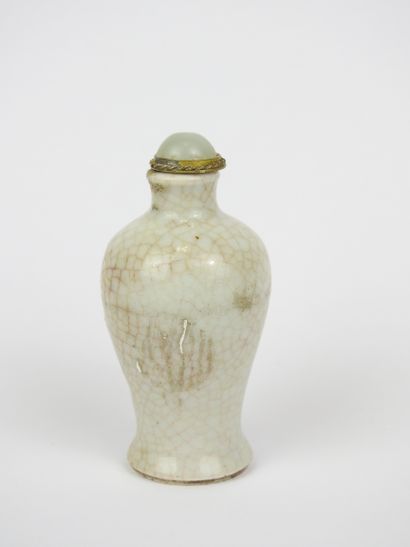 CHINA - Circa 1900
Blue-white porcelain snuff...