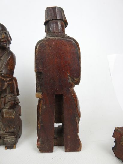 CHINE ou VIETNAM: Neuf statuettes en bois...