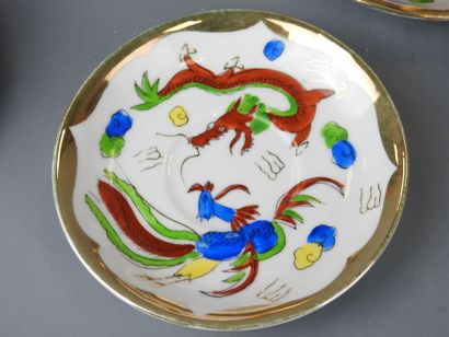 INDOCHINE : Partie de service à thé en porcelaine...