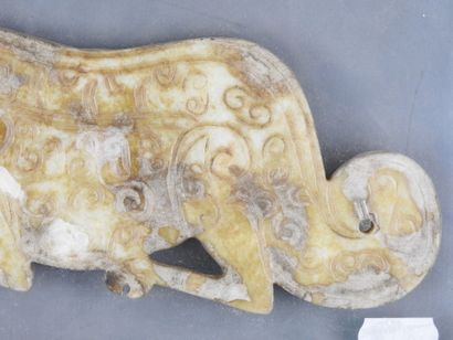CHINE : Plaque en jade blanc au tigre 