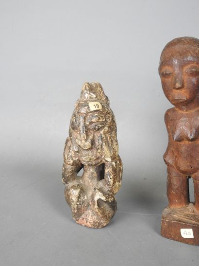 DEUX Statuettes et un lance-pierre BAOULE,...