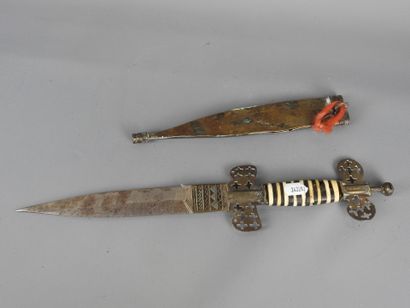 MAURES Mauritania 
Beautiful brass dagger...