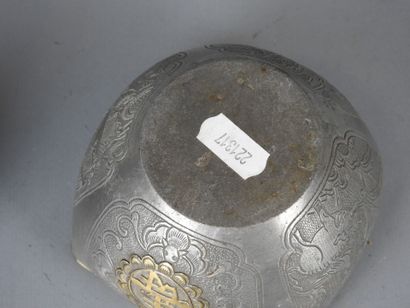TIBET : Grelot en bronze, étui en bronze...
