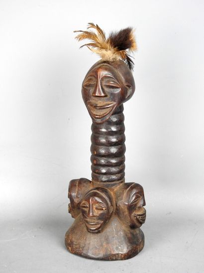 SONGYE, République Démocratique du Congo.
Bois...