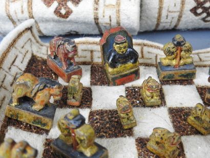 MONGOLIE : Trois jeux d'échec anciens avec...