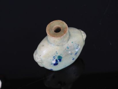 CHINA - Circa 1900
Flat-shaped snuff bottle...