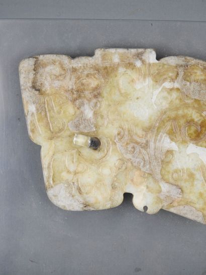 CHINE : Plaque en jade blanc au tigre 