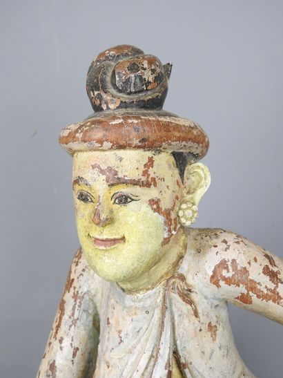 INDE: Statue de danseur en bois polychrome...