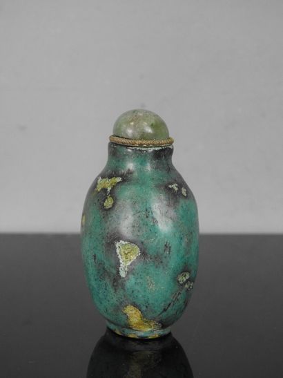 CHINA - 19th century
Carved turquoise snuff...