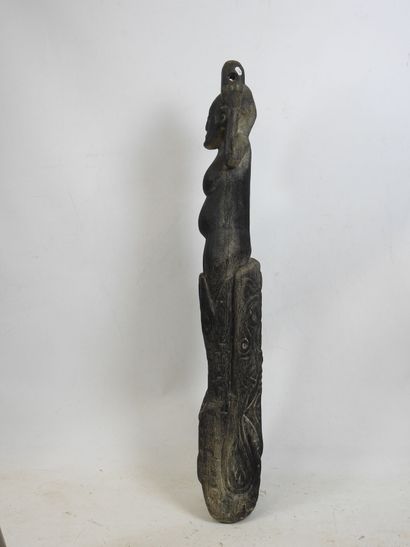 INDONESIA - Borneo : Protective pole carved...